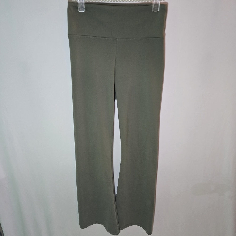 American Eagle The Everything Flare Yoga Pants Olive Army Green Workout. Sz M
